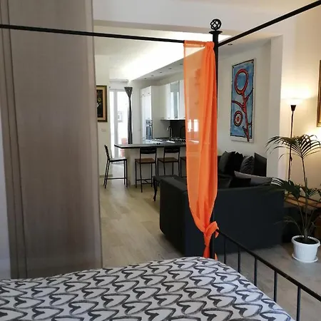 Apartment Mirrors And Flowers - Affitti Brevi Italia *